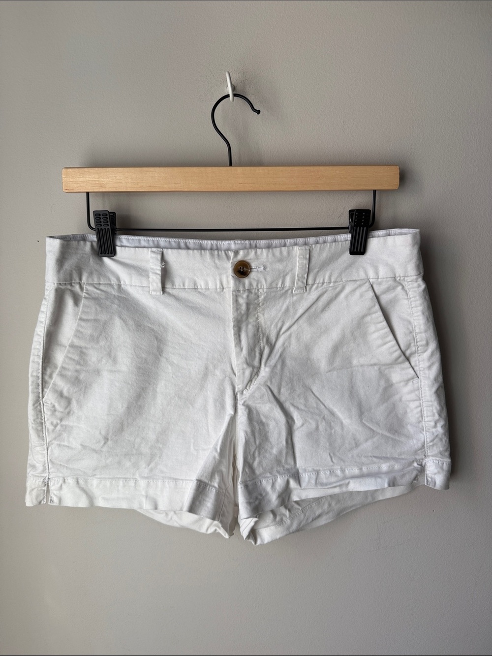Old Navy Everyday Shorts White Mid Rise Chino Cotton Stretch Casual Classic